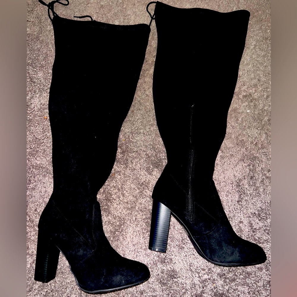 - Heel height: 3.75"- Shaft height: 22"- Circumference: 16".         Worn once